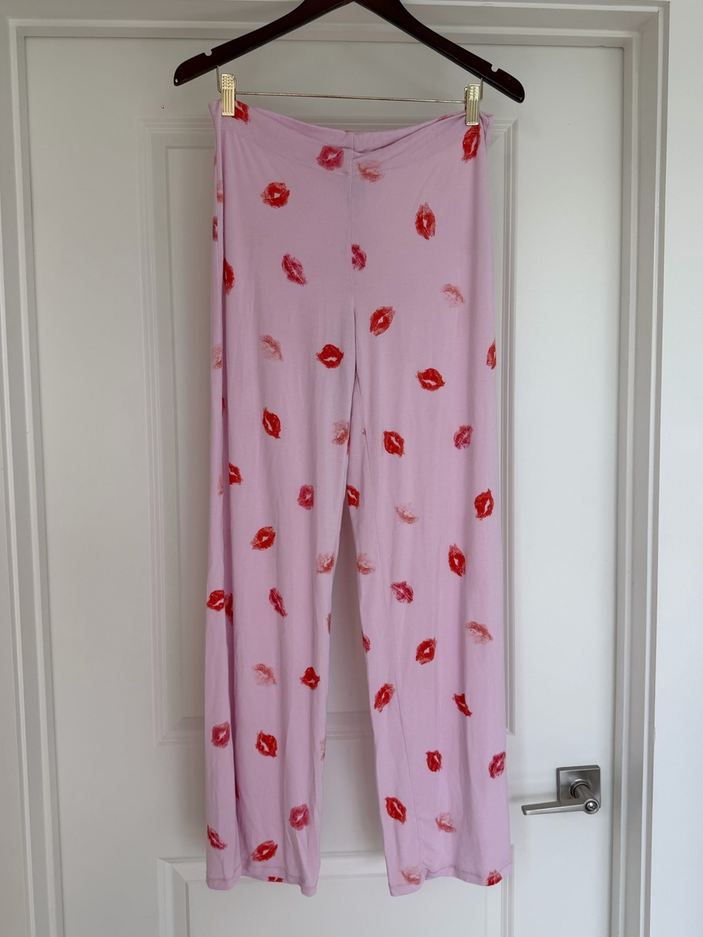 SKIMS Sleep Straight Leg Pajama Pants Cherry Blossom Lipstick Kiss Print XS NWT